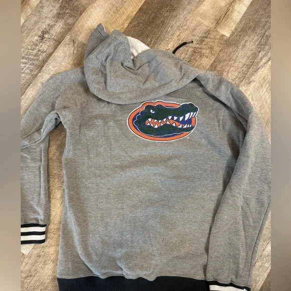 Colosseum Florida Gators grey hoodie, v-neck size XL, puffy stitched lettering - Picture 14 of 16